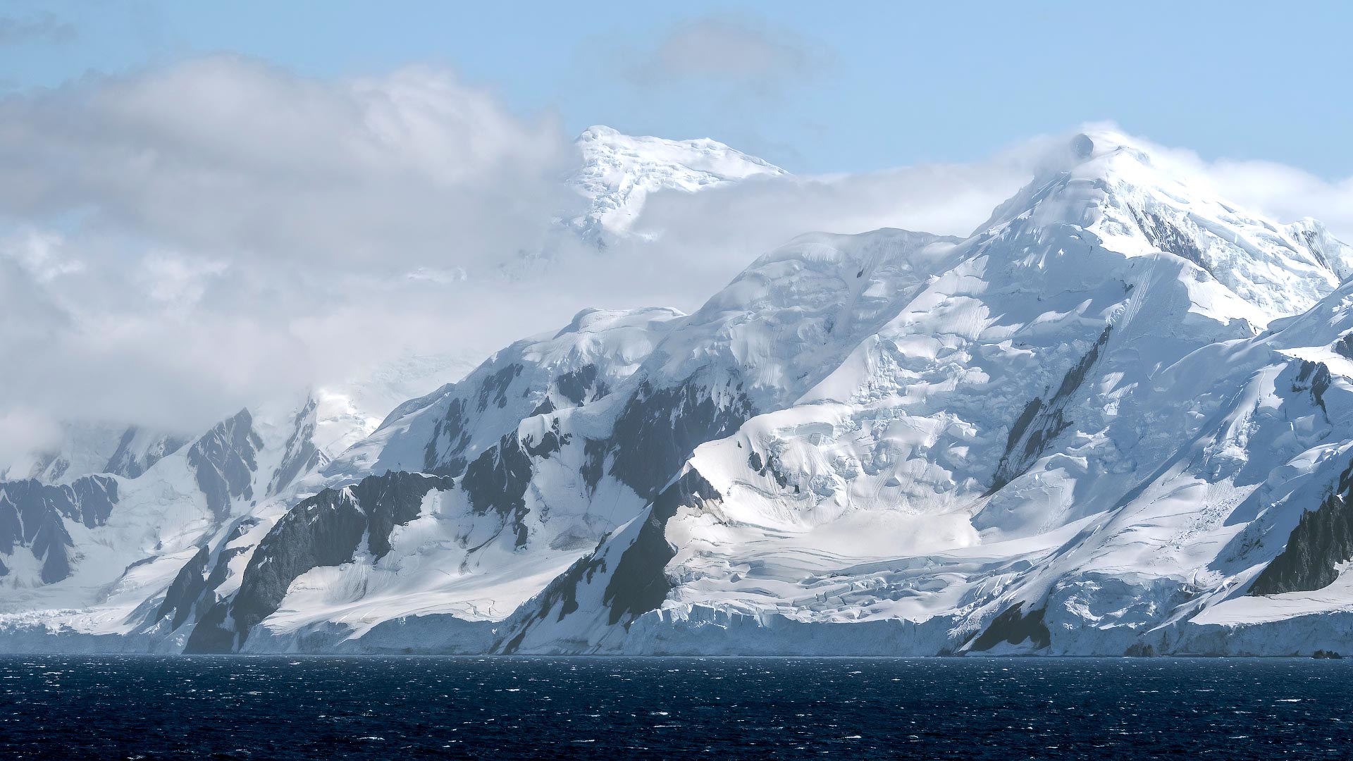 From there we head south, passing by the stunning Livinston Island ...